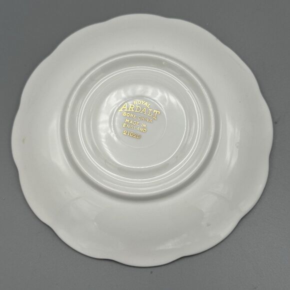 Royal Ardalt Bone China Footed Tea Cup Saucer 2102D England Daffodils Gold Gilt - Picture 3 of 11